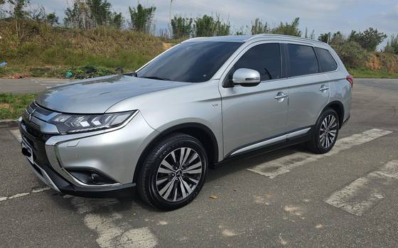 MITSUBISHI OUTLANDER 3.0 MIVEC V6 GASOLINA HPE-S AWD AUTOMÁTICO MITSUBISHI OUTLANDER 3.0 MIVEC V6 GASOLINA HPE-S AWD AUTOMÁTICO